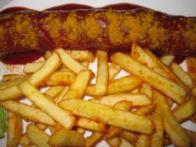 Currywurst mit pommes Frites